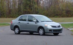 Nissan Versa 1.8 MT (122 cv) Hatchback (2006-2009). Ficha Técnica