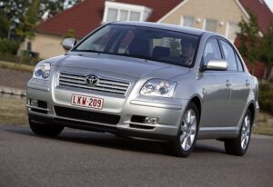 Toyota Avensis 2.0 AT (150 cv) Hatchback (2000-2003). Ficha Técnica